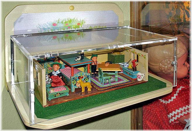 Wandkonsole mit Schutzhaube aus Acryl